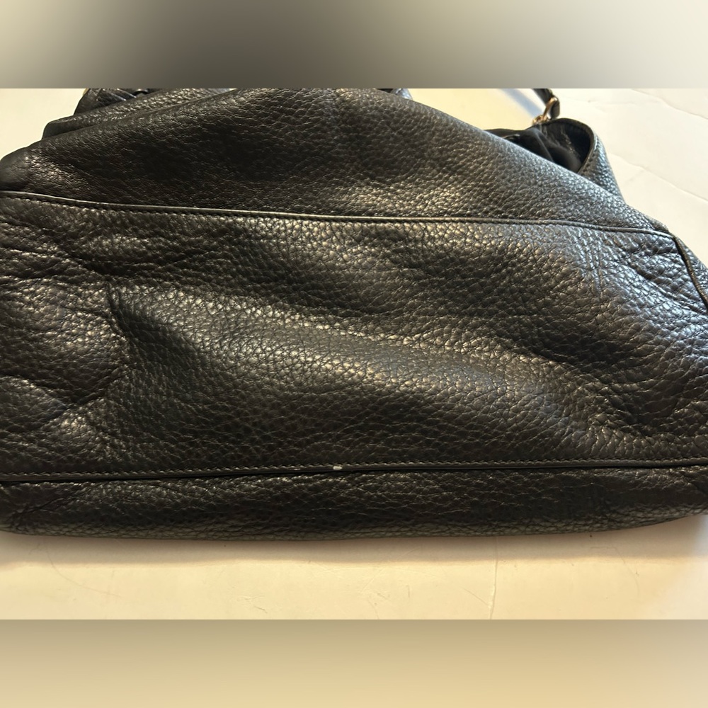 Tory Burch Black shoulder. purse
Will give credit card wallet and Dust Bag free - Picture 4 of 11